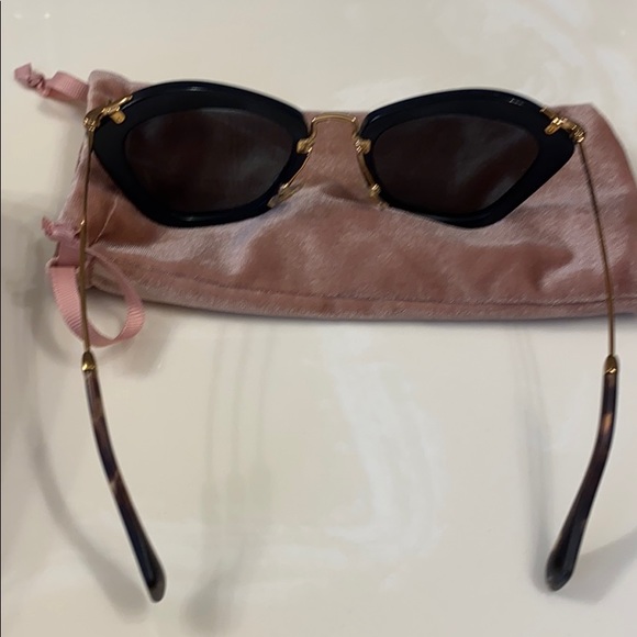 Sunglasses - Picture 4 of 7